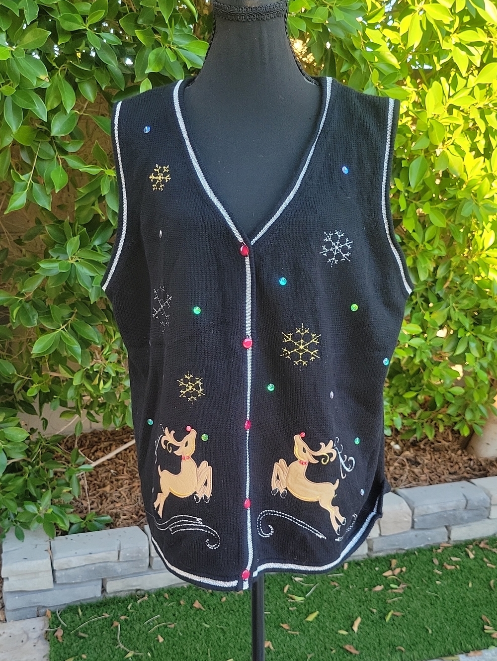 VINTAGE White Stag Black Vest with Reindeer Embroidery